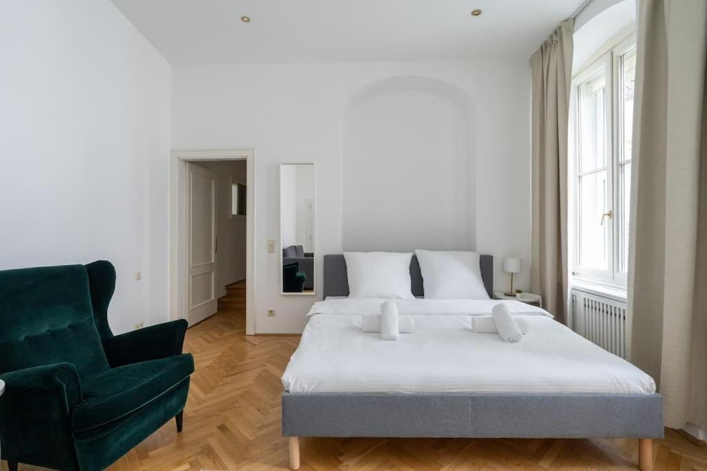 Historic Heart Apartment Vienna Esterno foto