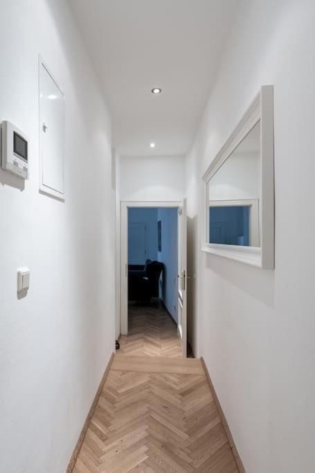 Historic Heart Apartment Vienna Esterno foto