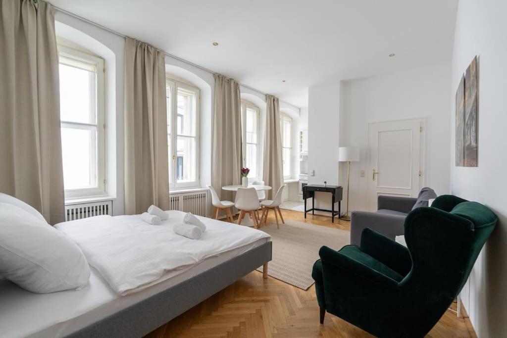 Historic Heart Apartment Vienna Esterno foto