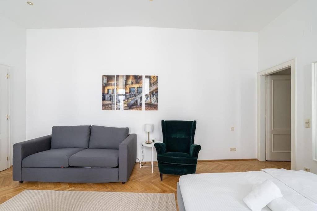 Historic Heart Apartment Vienna Esterno foto