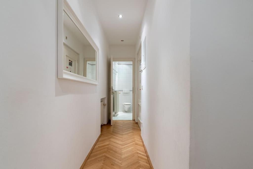 Historic Heart Apartment Vienna Esterno foto
