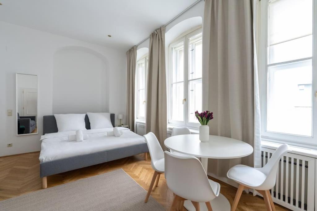 Historic Heart Apartment Vienna Esterno foto